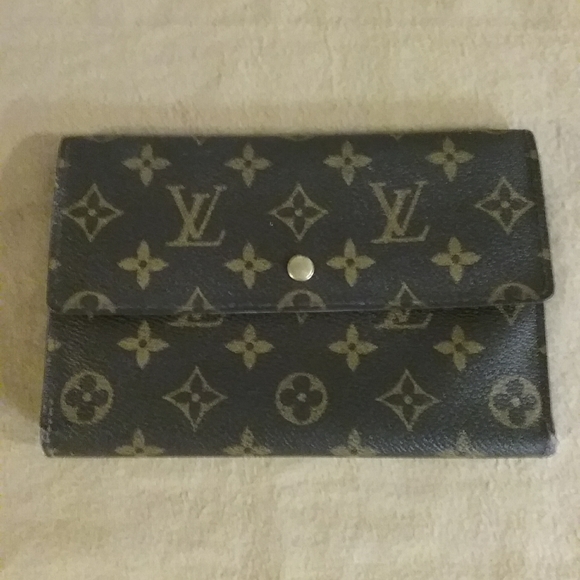 Authentic Louis Vuitton Monogram Wallet - Picture 1 of 8